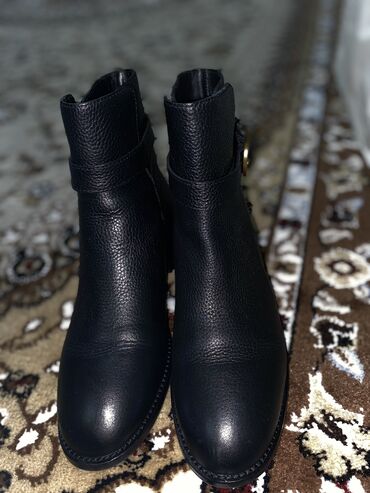 обувь жорданы: Ботинки и ботильоны 37, цвет - Черный