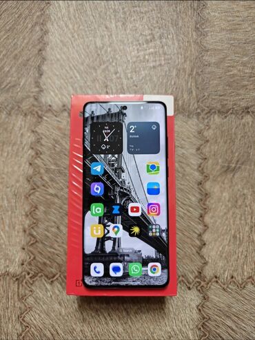 OnePlus: OnePlus 12, Б/у, 256 ГБ, цвет - Черный, 2 SIM — 1