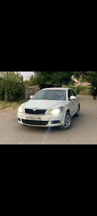 машина керек: Skoda Octavia: 2013 г., 1.6 л, Механика, Бензин, Седан