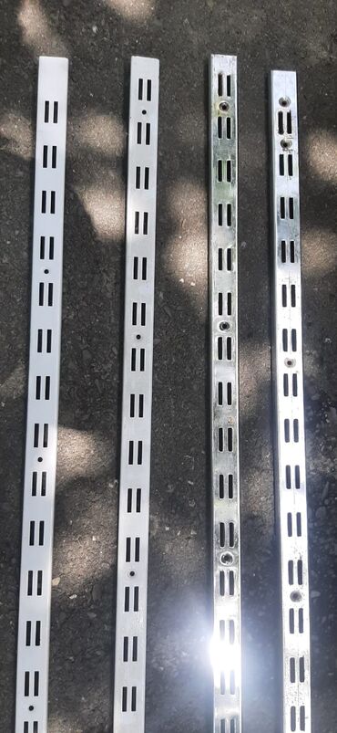 Vitrin üçün aksesuarlar: Məhsul: Mağaza vitrin sistemi üçün perforasiyalı relslər və asqı — 1