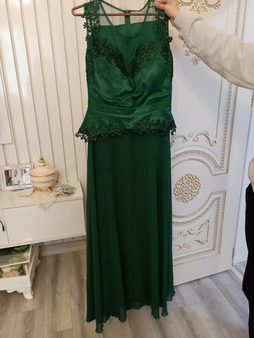 %D0%B4%D0%B5%D1%82%D1%81%D0%BA%D0%B8%D0%B5 %D0%BA%D0%B0%D1%81%D0%BA%D0%B8: Uzun ziyafət donları dəsti 1) Zümrüd yaşıl don - Yuxarı hissəsi atlas