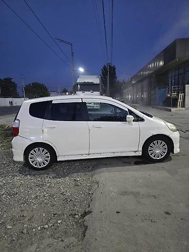 Продажа авто: Honda Fit: 2004 г., 1.5 л, Вариатор, Бензин, Хэтчбэк — 5