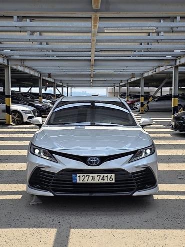 corolla 2018: Toyota Camry: 2021 г., 2.5 л, Гибрид, Седан — 4