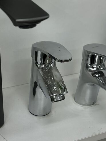 цена смесителя на кухню: Компактный однорычажный смеситель для умывальника. - Тип: смеситель