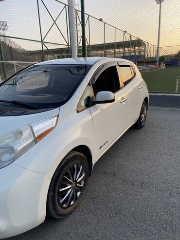 сдаётся авто с последующим выкупом: Nissan Leaf: 2014 г., Автомат, Электромобиль, Хэтчбэк