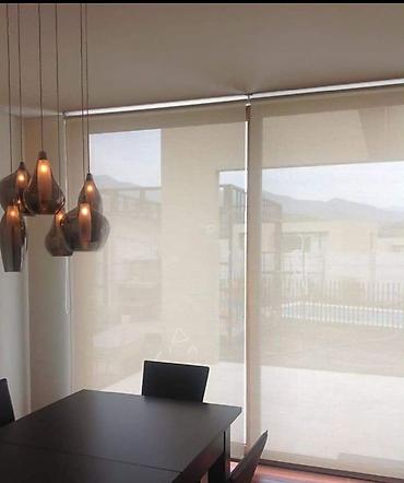 Жалюзи и рольшторы: Рулонные шторы с горизонтальными полосами предлагают современное и — 5