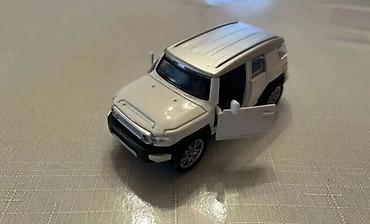 nerf satisi: Ağ rəngli metal oyuncaq ofroud SUV maketi. - Material: die-cast metal — 2