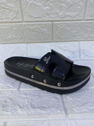 Papuče: Nova kolekcija
1600din.
36-40 — 10