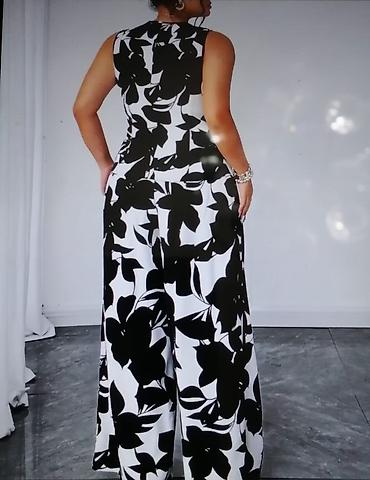 parca cantalar: Qara-ağ rəngli, iri çiçək naxışlı kombinezon - Model: qadın — 2