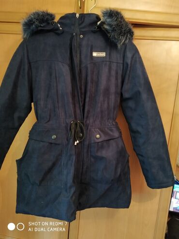 темно синяя зимняя куртка: Пуховик, M, L