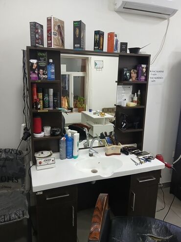 Salon masaları: Saş kəsimi üçün masa, Güzgülü