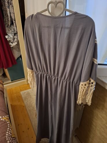 Gündəlik donlar: Ağ rəngdə, qara çiçək naxışlı, uzunqol qadın midi donu. Donun V — 10