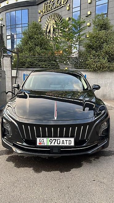 hongqi qm5: Электрический седан Hongqi E-QM5, черный цвет кузова. Ключевые — 1