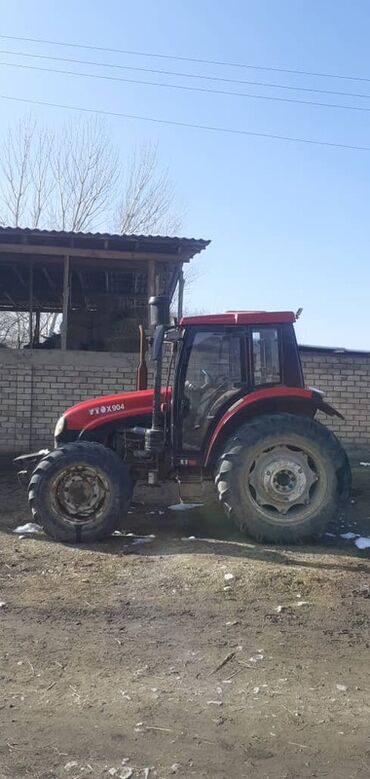 Тракторы YTO (ЮТО): Модель: 904, Б/у, 2006 г., С пресс-подборщиком — 2