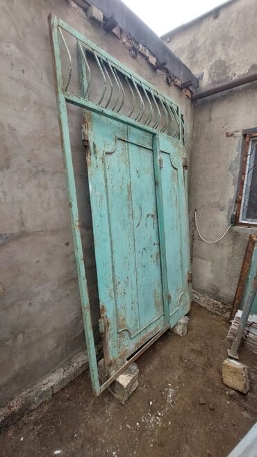 Giriş qapıları: 650 azn — 4