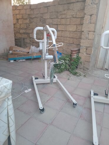 İnqalyatorlar, nebulizerlər: Bu, tibbi və ya ev şəraitində pasiyentlərin yerdəyişməsi üçün nəzərdə