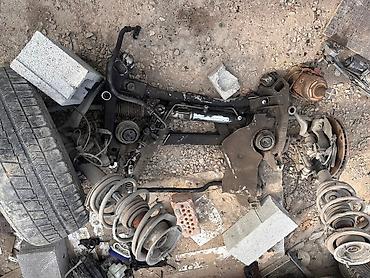 Другие детали кузова: Продаю запчасти на Е 39 рест м54б30 е34 е39 е46 е36 Усилитель бампера — 6