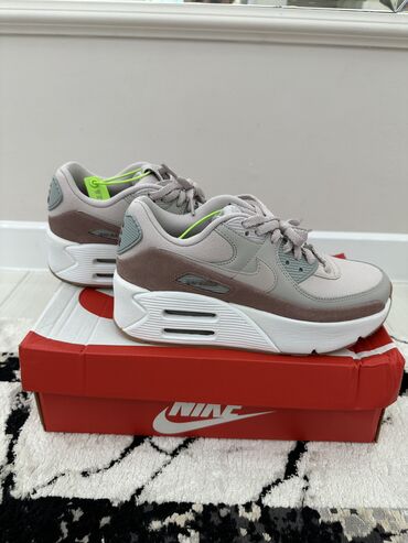 airmax бишкек: Продаются новые кроссовки оригинал Nike 37,5 размера очень удобные