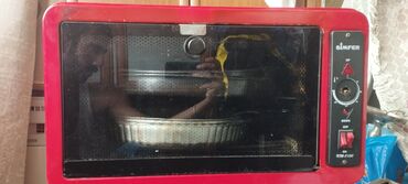 Kondisionerlər: Simfer elektrik mini-sobası – qırmızı korpuslu, şüşə qapılı model. Ön