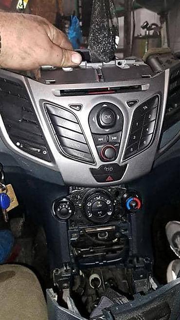 Delovi motora: CD RADIO ZA FORD FIESTA | FORD velika ponuda delova Na prodaju — 1