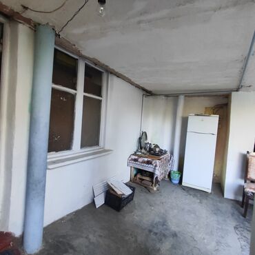 Uzunmüddətli kirayə evlər: 2 otaqlı həyət evi - Girişdə geniş, işıqlı eyvan/hol. Eyvanda məişət — 2