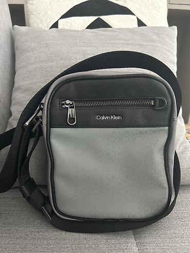 bts canta: Calvin Klein kişi üçün çiyin çantası - Kompakt və yığcam dizayn - — 1