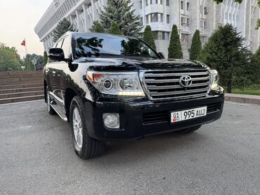 ланг крузер: Чёрный внедорожник Toyota Land Cruiser. Этот автомобиль оборудован