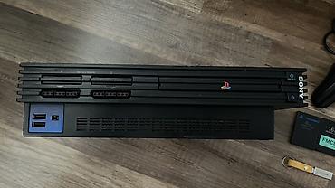 fre aparatı: PlayStation 2 (FAT model, SCPH-39004) komplekt Paketə daxildir: - PS2 — 2