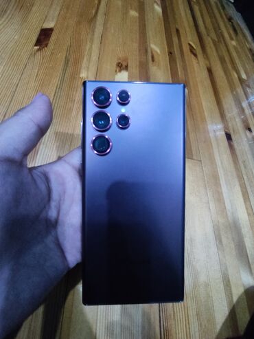 Samsung Galaxy S22 Ultra, Б/у, 256 ГБ, цвет - Красный, 1 SIM, eSIM