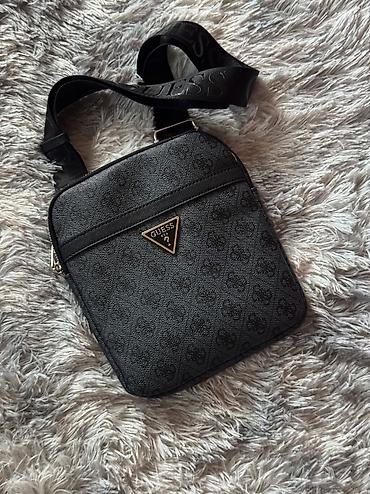 сумка мешок: Сумка через плечо Guess - Формат: компактная кросс-боди/мессенджер. - — 1