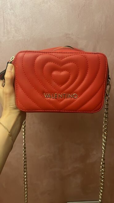 Çiyin çantası, Valentino, İşlənmiş