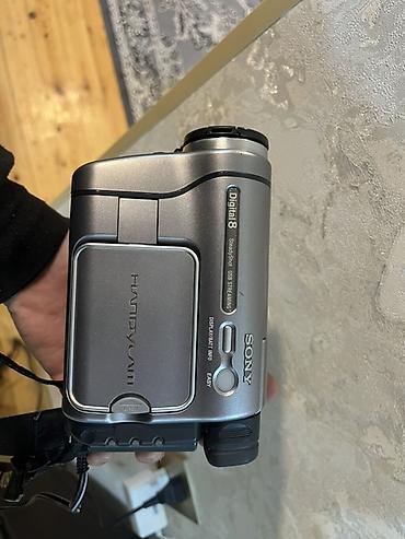 kaset calar: Sony Handycam Digital8 videokamera Xüsusiyyətlər: - Digital8 kasseta — 4