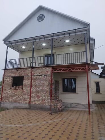 двух этажный дом: 200 кв. м, 7 бөлмө, Унаа токтотуучу жай