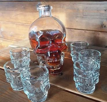 Подарки и сувениры: Набор штоф и рюмки «Череп» • Графин- 800 мл (прочное, толстое стекло) — 2