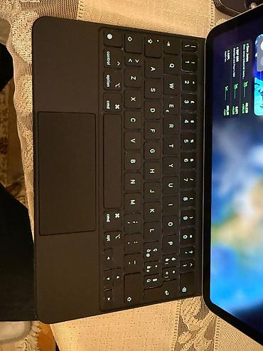 Apple iPad: Apple iPad Pro + Magic Keyboard - Model: iPad Pro (USB‑C/Thunderbolt — 3