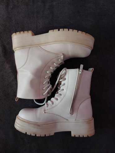 tn bele zenske: Ankle boots, Bershka, 39