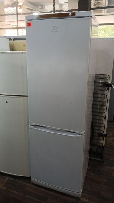 Soyuducular: 2 qapılı Indesit Soyuducu Satılır, rəng - Ağ
