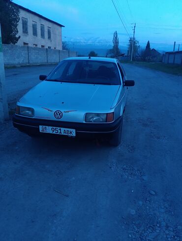 Volkswagen: Volkswagen Passat: 1988 г., 1.8 л, Механика, Бензин