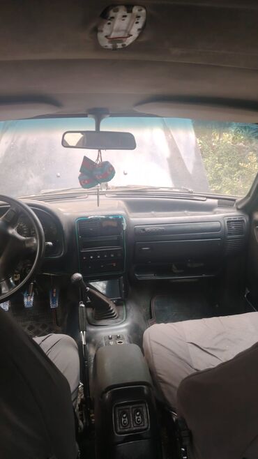 suret kutusu: QAZ 3110 Volga: 2.3 l | 2002 il 333545 km Sedan