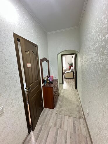 квартира на долгий срок восток 5: 1 бөлмө, 47 кв. м, 106-серия жакшыртылган, 5 кабат, Евроремонт