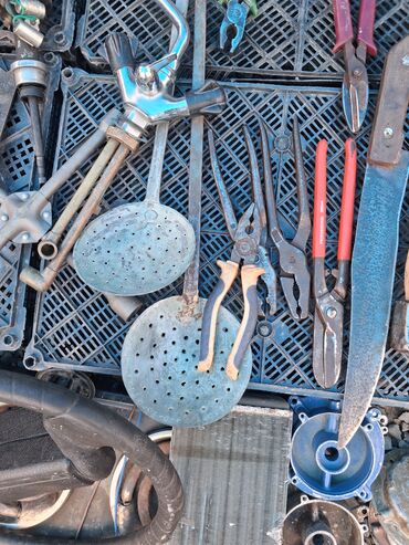 Digər texniki əl alətləri: Qarışıq köhnə əşyalar və alətlər dəsti Məhsulun tərkibi (şəkillərdə — 17