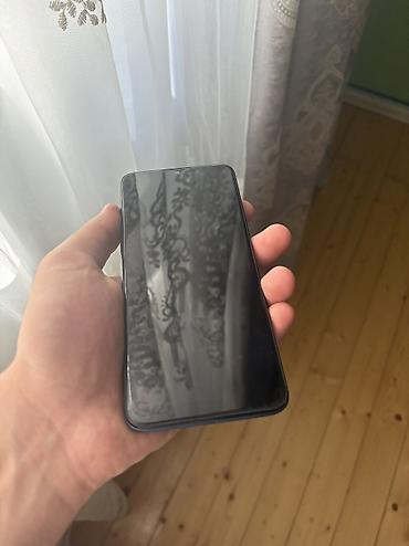 Digər mobil telefonlar: TCL 20E smartfon - Ekran: 6.52" HD+ (720×1600), damla-notch ön kamera — 3