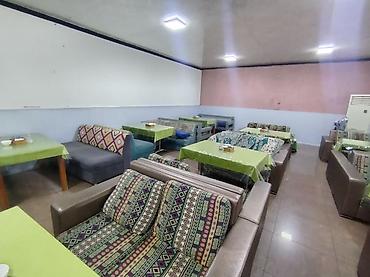 Прямые диваны: Продается б/у двухместные диваны — 8