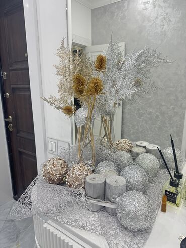 Süni güllər: Her biri satiwda qiymetle bagli wapla elaqe saxlayin — 14