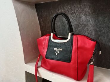 qırmızı qadın çantaları: Çantalar