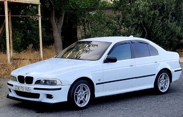 Скупка авто: BMW 5 Seriyası E39, ağ rəng, sedan gövdə. Xarici: - M paket üslublu