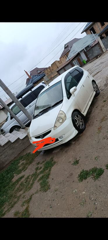 продаю в связи с переездом: Honda City: 2002 г., 1.3 л, Автомат, Бензин, Хетчбек