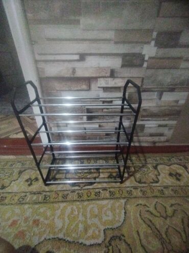 лесницы каркас: Бут кийим үчүн текче, Темир