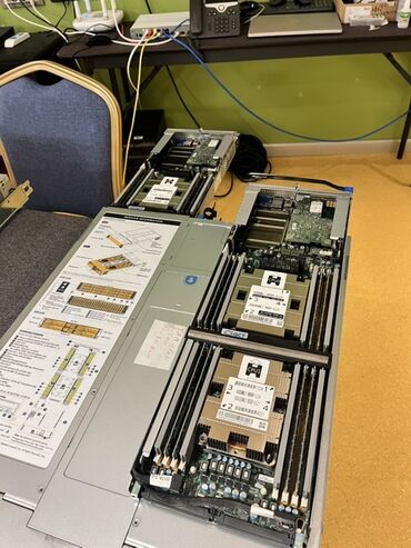 Serverlər: Quanta Computer Inc. şirkətinin istehsalı olan bu server, böyük həcmdə — 8