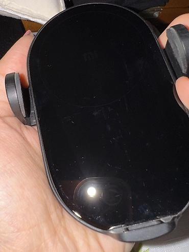 man sat: Xiaomi avtomobil üçün simsiz şarjlı telefon tutacağı - Qi standartlı — 2